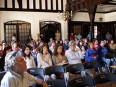 Por primera vez en el Liceo Manuel de Salas se convocó a la comunidad a discutir el tema de las remuneraciones de la U. de Chile.