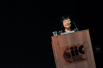 Olga Grau, profesora de la U. de Chile fue la presentadora del encuentro.