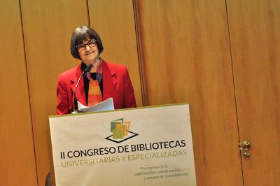 La Vicerrectora de Asuntos Académicos, Rosa Devés, ofreció la bienvenida a los asistentes al Segundo Congreso de Bibliotecas Universitarias y Especializadas organizado por el SISIB de la U. de Chile.