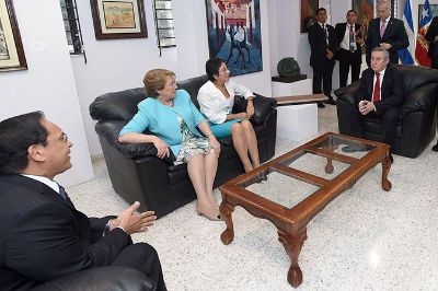 En la Universidad de El Salvador la Presidenta Michelle Bachelet realizó una clase magistral y recibió el grado de Doctor Honoris Causa.