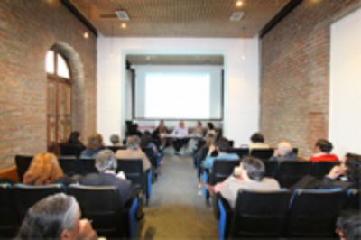 La serie de seminarios se desarrolla en la Casona FAU de la Universidad de Chile, con la finalidad de incentivar el diálogo y la discusión entre la comunidad universitaria. 