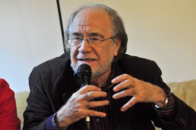 Manuel Antonio Garretón, académico del Facultad de Ciencias Sociales, se refirió también cómo su mundo lector fue complementado con las películas basadas en libros.