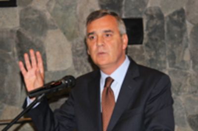 Claudio Melandri, Gerente General del Banco Santander. 