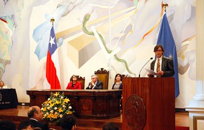 El Doctor Jorge Ferrada destacó el sello particular de los egresados de la Universidad de Chile, y llamó a sus colegas a tener un papel transformador en la sociedad.