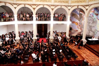 La Universidad de Chile cuenta con 1500 estudiantes de doctorado en 38 programas desarrollados en sus facultades e institutos. 
