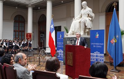 El Rector Ennio Vivaldi encabezó la ceremonia en la que participaron autoridades académicas y miembros de los tres estamentos de la U. de Chile. 