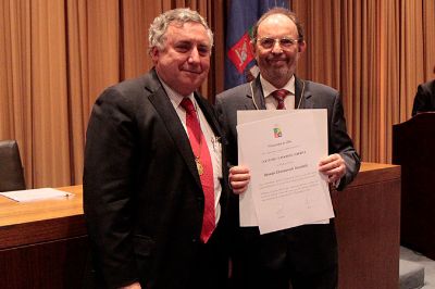 El Rector Ennio Vivaldi le entregó la distinción Dr. Honoris Causa al distinguido académico e investigador Dr. Hernán Chaimovich.