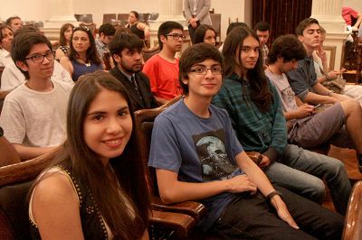 La máxima autoridad de la Universidad de Chile destacó también que estos jóvenes son un ejemplo para la juventud, y tendrán una responsabilidad hacia el país. 