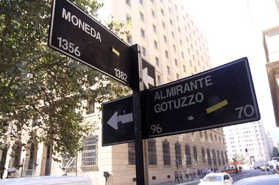 La calle que actualmente lleva por nombre el del Almirante Lorenzo Gotuzzo, desde el 7 de marzo se llamará Amanda Labarca