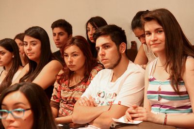 Los jóvenes que ingresaron al Programa Académico de Bachillerato cursarán diversos cursos a lo largo de dos años para luego integrarse a una carrera en la Universidad.