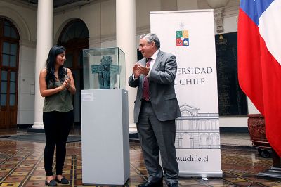 La obra "Atlantine" será parte de la exposción de la Sala Museo Gabriela Mistral, que se encuentra abierta a la ciudadanía en la Casa Central de la Universidad.