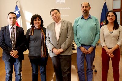 Mesa electa para dirigir al Senado Universitario 2016-2017. De izquierda a derecha: Daniel Burgos, María Elena Muñoz, Juan Carlos Letelier, Claudio Olea y Doris Pinto.  
