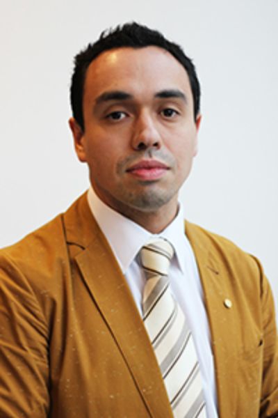 El Senador Universitario Daniel Burgos es representante del personal de colaboración, funcionario de la Facultad de Ciencias Químicas y Farmacéuticas de la Universidad de Chile.