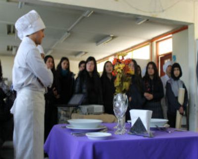 Estudiantes de la especialidad de Gastronomía, Centro Educacional Mariano Latorre de La Pintana