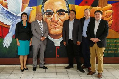 El proyecto fortalecerá la formación ciudadana y la convivencia democrática en El Salvador, a través de un programa de capacitación a cargo del PEC de la U. de Chile.