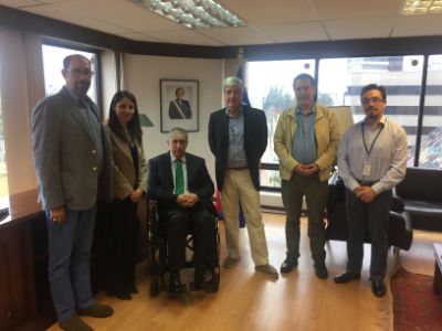 Las actividades de la comitiva universitaria continuaron con una reunión con el Embajador de Chile en Ecuador, Eduardo Tapia.