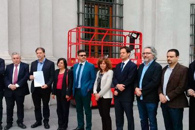 El Rector de la Universidad de Chile, Ennio Vivaldi, y el vicerrector de Investigación y Desarrollo, Flavio Salazar, representaron a la Casa de Bello en la delegación que concurrió a La Moneda.