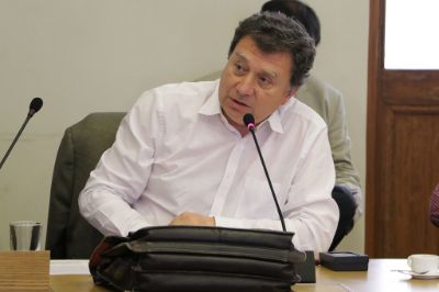 El Senador Universitario, Prof. Juan Carlos Letelier, y representante del órgano en la Comisión F.I.I.E., señaló que VM20 es un proyecto estratégico.