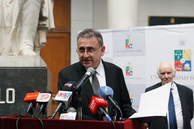 Cerca de las seis de la tarde, Rafael Epstein, como presidente de la Junta Electoral Central proclamó ganador de los comicios al profesor Ennio Vivaldi Véjar.