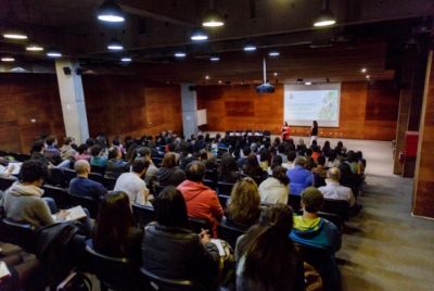 La actividad recibió más de 200 inscripciones y y convocó a gran cantidad de gente en el Auditorio José Carrasco Tapia.