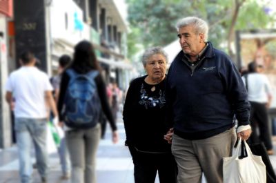 Existe "un predominio significativo de población que considera que Chile no está lo suficientemente preparado a nivel institucional, para responder a las demandas del envejecimiento", señaló Thumala.