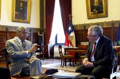 El embajador de República Dominicana, Rubén Silie, planteó que próximamente se lanzará en Chile un libro sobre el legado e impronta de Gabriela Mistral en el país centroamericano.