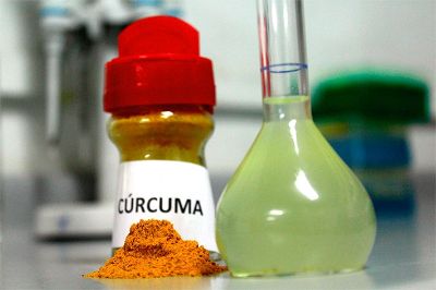 Esta fórmula utilizó uno de los principios activos de la cúrcuma, "la curcumina", incluyéndola en nanovehículos para asegurar su disolución, protección correcta y promoción de su efecto terapéutico. 