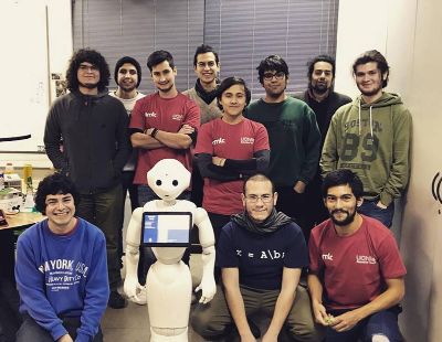 "Maqui", el robot elaborado por el equipo de estudiantes de la U. de Chile, es uno de los robots de tipo social más avanzados del mundo.