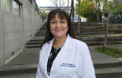 Iris Espinoza Santander, académica de la Facultad de Odontología de la U. de Chile.