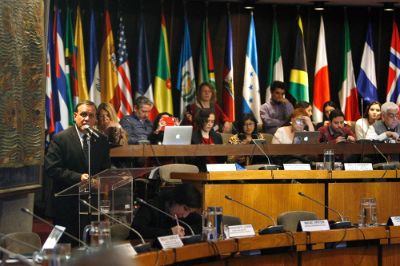 El rector (S) de la U. de Chile, Rafael Epstein participó junto al rector de la U. Católica, Ignacio Sánchez, de un panel sobre las acciones y desafíos de las casas de estudio en la materia.
