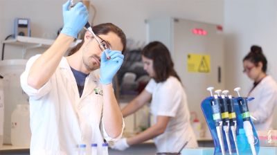 El Centro de Biotecnología y Bioingeniería (CeBiB) impulsa investigación asociada a enfermedades infecciosas, abordando soluciones a temas como patologías contagiosas y resistencia a los antibióticos.