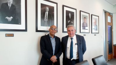 Junto al decano asociado de Opean Learning del MIT, Vijay Kumar, el rector Vivaldi abordó la importancia de la innovación y la tecnología en educación.