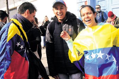 Según estimaciones del Instituto Nacional de Estadística (INE) y el Departamento de Extranjería y Migración (DEM), los venezolanos representan el 23% de los extranjeros en Chile.
