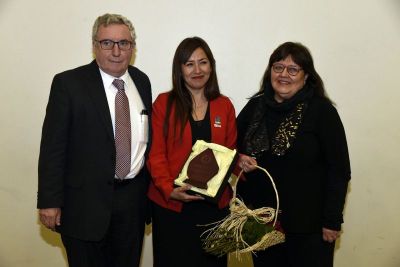La Casa de Bello y el Colegio de Matronas y Matrones realizaron una ceremonia para reconocer a la académica Sandra Oyarzo.