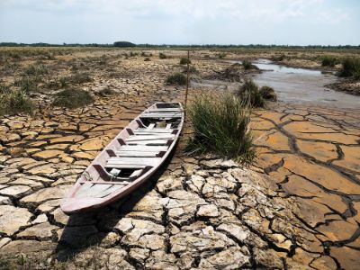 Chile cuenta con recursos hídricos abundantes, pero numerosas zonas rurales y urbanas están en peligro por la escasez de este recurso.