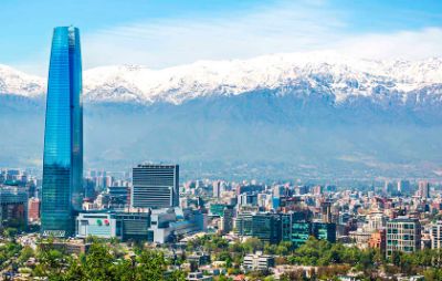 El proyecto tiene como objetivo evaluar y desarrollar estrategias de implementación de un Sistema de Infraestructura Verde (SIV) en Santiago.