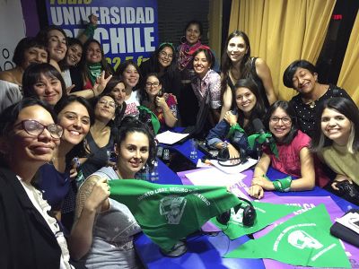 La vigilia feminista 2020 es organizada por la emisora junto a Radio Juan Gómez Millas y las organizaciones gremiales de la universidad.