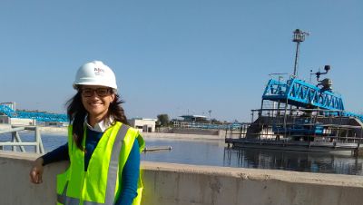 La profesora de la FCFM, Ana Lucía Prieto, ve la situación actual genera oportunidades para analizar fuentes hídricas alternativas, como mejorar el sistema de aguas residuales para su reutilización..