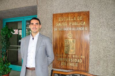 El profesor de la Escuela de Salud Pública de la U. de Chile, Cristóbal Cuadrado, resaltó la importancia de medidas sociales.