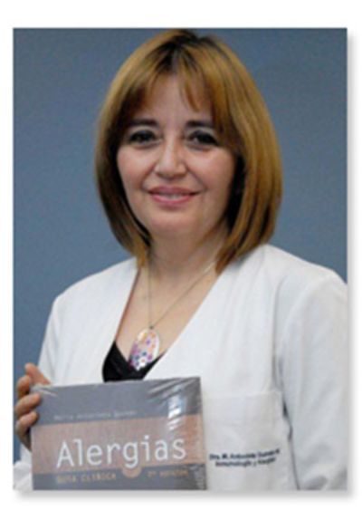 Si una persona no tiene historia de alergia y "de repente empezó a sentirse mal, que puede pasar en las alergias, a lo mejor sería juicioso, hacer una PCR", afirma María Antonieta Guzmán.