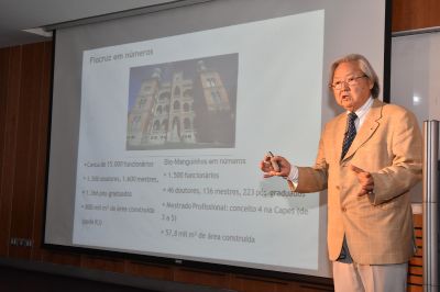 El Doctor Akiro Homma compartió la experiencia de Brasil, quienes cuentan con un programa nacional de vacunas. Foto: IMII