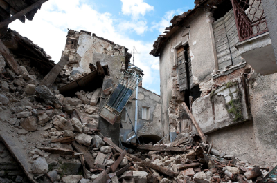De acuerdo con la OCDE, Chile fue la nación con mayores costos asociados en atender emergencias de desastres entre 1980 y 2011, significando un costo correspondiente al 1,2% del PIB.