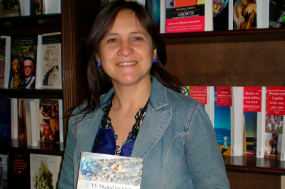 Académica del Instituto de Comunicación e Imagen, Chiara Sáez.