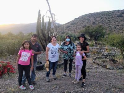 En la metodología "TINI", las niñas y niños se hacen cargo de un pedazo de tierra para cuidarla protegerla y cultivar la biodiversidad.