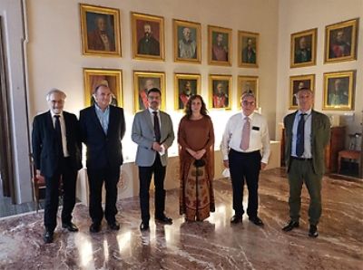 En la foto, Eduardo Vera, Miguel Allende, Flavio Salazar, Sonia Pérez, el Rector Ennio Vivaldi y el profesor Mirko Degli Esposti, vicerrector de la U. de Bolonia