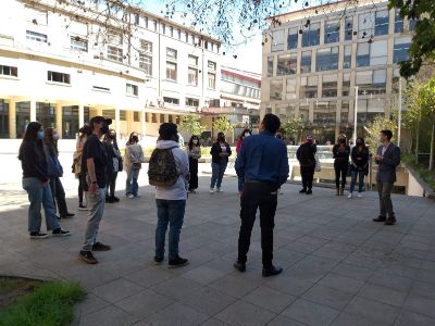 Más de quinientos futuros y futuras postulantes visitaron presencialmente, en pequeños grupos, las distintas facultades e institutos de la Universidad de Chile en todos sus campus.