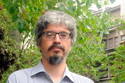 El médico y académico de la Facultad de Medicina de la U. de Chile, Eduardo Tobar.