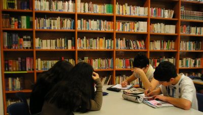 Los candidatos coinciden en la importancia de fortalecer las bibliotecas, pero tienen distintas estrategias.