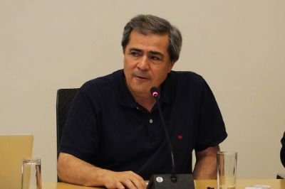 Senador Jorge Gamonal, colaborador de la Mesa Directiva del Senado y coordinador de la Subcomisión de Política de Carrera Funcionaria.