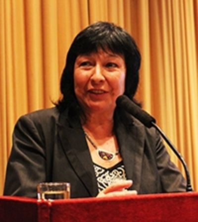 Olga Grau, académica de la Facultad de Filosofía y Humanidades. 